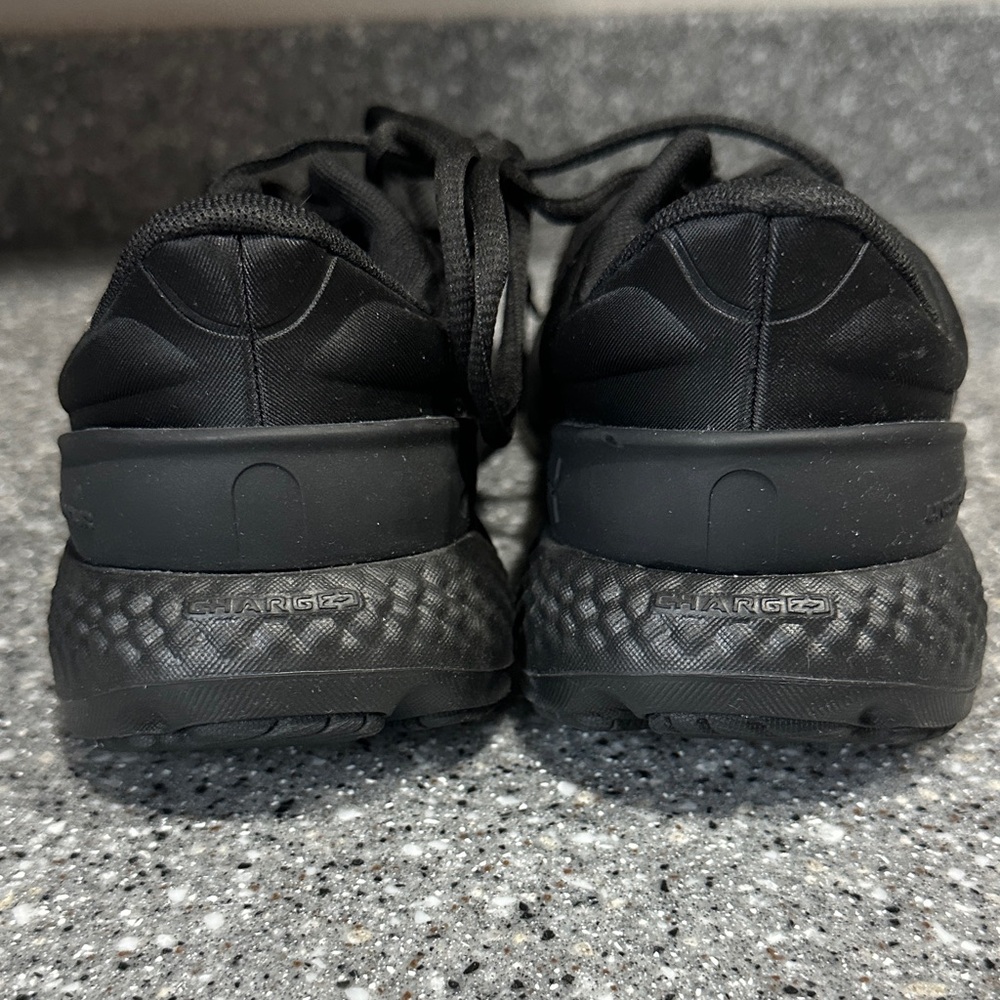 Under Armour Charged Escape Mens Black Sneakers NWOB - Picture 3 of 4